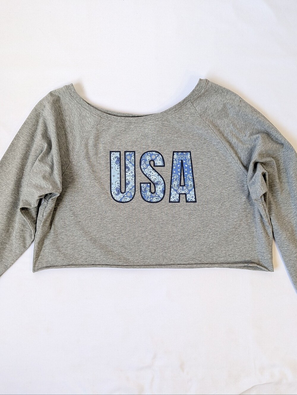 JoyLab Gray Off-Shoulder USA Graphic Cropped Sweatshirt Size Large - Picture 2 of 7
